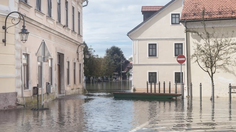 čoln pred občino